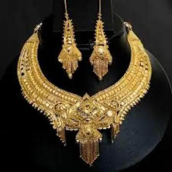 Nice Gold Nacklace